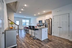 Modern Townhome 4 Mi to Downtown Frederick!