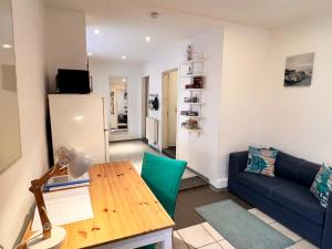 Ferienwohnung Elfriede - WLAN, 2 Bäder, Küche, Freisitz, 2 Parkplätze, im Ortskern