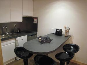 Appartement 2 Pièces, Ski au Pied, Balcon Sud, Confort pour 6 - FR-1-459-62