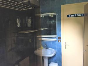 2 pièces proche pistes avec balcon - FR-1-459-63