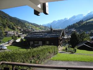 2 pièces proche pistes avec balcon - FR-1-459-63
