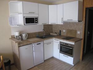 Studio cabine au centre, balcon sud, parking, proche pistes et commerces - FR-1-459-89