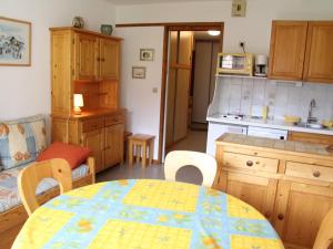 2 pièces avec balcon et parking à La Clusaz - FR-1-459-92