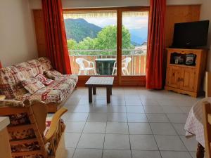 Appartement cosy 3 pièces avec balcon et garage, à proximité des pistes et commerces - FR-1-459-164