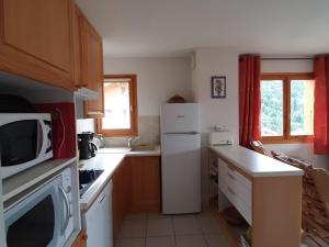 Appartement cosy 3 pièces avec balcon et garage, à proximité des pistes et commerces - FR-1-459-164