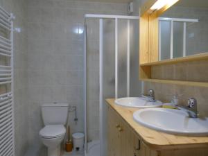 Appartement cosy 3 pièces avec balcon et garage, à proximité des pistes et commerces - FR-1-459-164