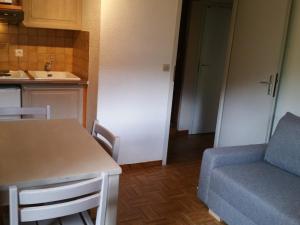 Duplex 10 personnes avec balcons et garage - La Clusaz centre, proche pistes et commerces - FR-1-459-177
