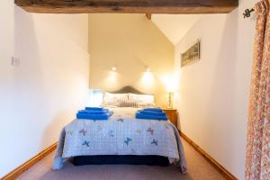 The Oast House - farm stay apartmentwithin 135 acres