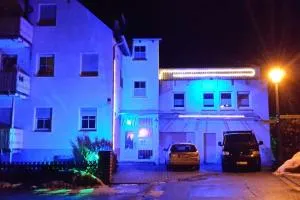 Ferienwohnung mit 4 Schlafzimmer für 2 bis 9 Gäste----Apartment with 4 bedrooms for 2 to 9 guests - 佩格尼茨河畔劳夫