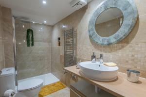 Luxe Maisonette- Parking, 4K TVs