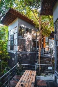 Warehouse Hostel Koh Tao