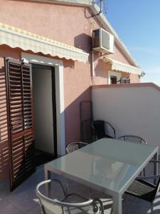 Apartment in Privlaka with sea view, terrace, air conditioning, WiFi 3591-1