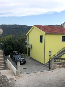 Seaside apartments with a swimming pool Poljica Trogir 18634