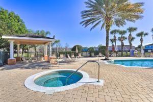 Kissimmee Townhome with Pool Access about 7 Mi to Disney