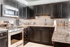 QUEEN ESTHER 2425 condo