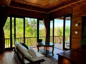 Ong Huong House Can 2