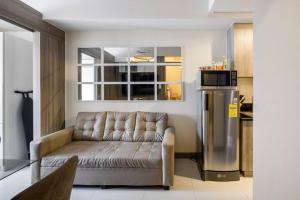 Luxury Sunset Views and Prime Location near CCP MOA with WIFI Parking