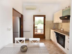 Apartments with parking space Zambratija, Umag - 20423