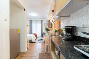 AMANI 729, 3 Minutes to Airport,with Gym & Pool,100mbps WiFi,Free Netflix