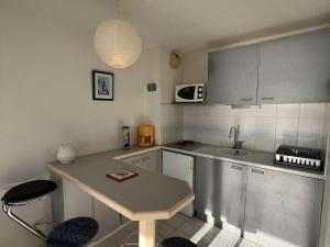 T2 avec terrasse, parking privé, proche plage - FR-1-701-18