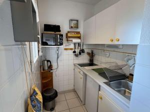 Appartements Charmant T2 en Centre-ville avec Piscine, Terrasse et Parking, a 500m de la Plage ! - FR-1-701-29 : photos des chambres