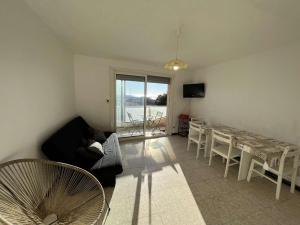 Confortable T2 climatisé, balcon, parking sécurisé, proche plage et commerces - FR-1-701-37