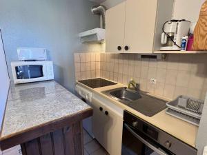 Appartement T2 proche centre, 6 pers. avec balcon, ascenseur, à 400m de la plage et 200m des commerces - FR-1-701-38