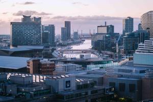 Southbank Serenity 2BR, FREE Parking, and Wi-Fi