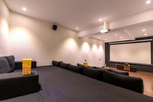 Grande Montana by StayVista - Luxurious Hillside Villa featuring Pool, Theater, and Games Room