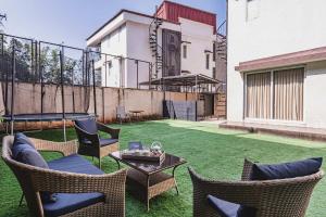 Grande Montana by StayVista - Luxurious Hillside Villa featuring Pool, Theater, and Games Room