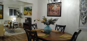 House, close to Downtown, St Helena, Kenwood