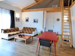 Maisons de vacances *Villa Ivoire* Grand jardin-calme-terrain petanque : photos des chambres