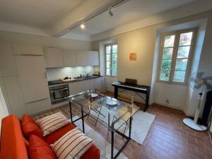 Appartements Charmant T2 - plein coeur de village medieval : photos des chambres