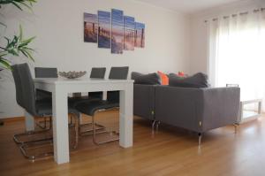 Algarve T2 apartment with pool and balcony in Olhão