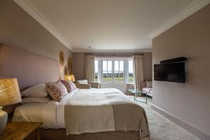 Superior King Room room in The Crown