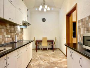 Чарівна, простора квартира в 2хв від МВЦ, Лівобережна