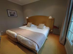 Hotels Hotel Le Continental : Chambre Double - Vue sur Jardin