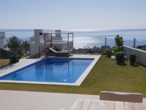 2260-Luxury villa with private pool and seaview
