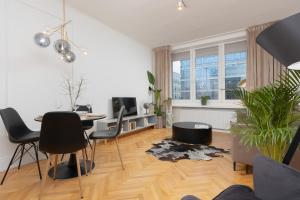 CityCenter Fashionable Apartment Warsaw by Renters