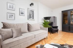 CityCenter Fashionable Apartment Warsaw by Renters