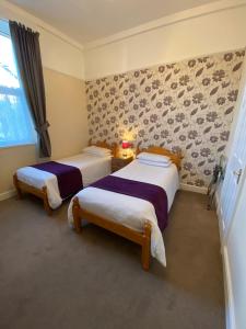 Twin Room room in Paignton Court