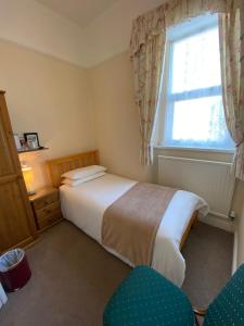 Single Room room in Paignton Court