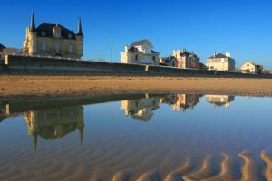 Maisons de vacances Maison 14 p 200 m2 grand jardin en pleine nature, terrasse proche Bayeux et Omaha Beach : photos des chambres