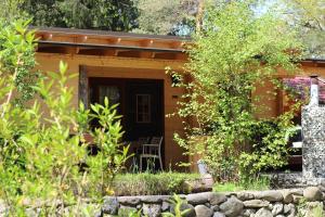 Wooden lodge with jacuzzi 