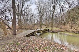 Nature’s Haven Farmhouse in Pickerington w Deck