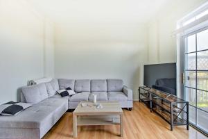 24 Mi to Washington DC Woodbridge Condo