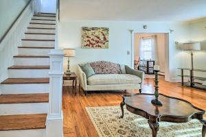 Charming Elmsford Home about 23 Mi to Manhattan!