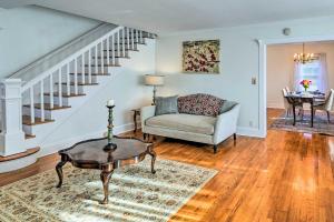 Charming Elmsford Home about 23 Mi to Manhattan!