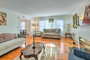 Charming Elmsford Home about 23 Mi to Manhattan!