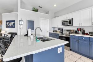 Sunshine Station - Spacious 4 bed Windsor Palms resort home thats close to Disney